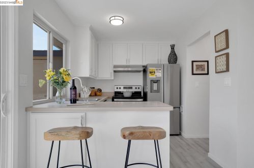 27492 Ponderosa Ct, Hayward CA  94545-4129 exterior