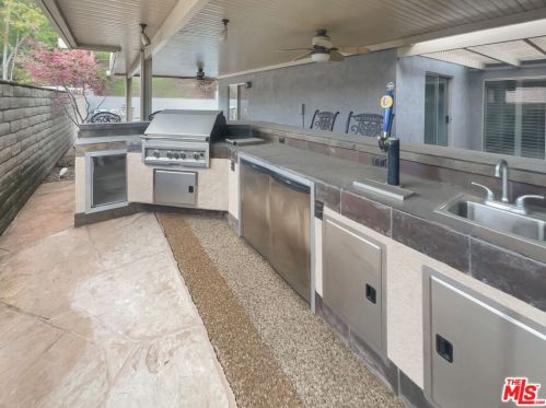 8504 Meadowridge St, Anaheim CA  92808-1221 exterior