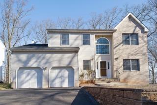 10 Cedar St, Edison, NJ 08820-3554