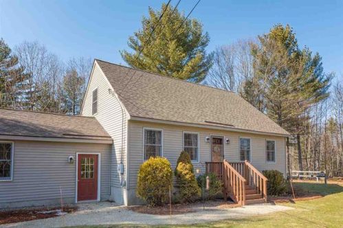 159 Ayers Cove Dr, Barrington, NH 03825-7203