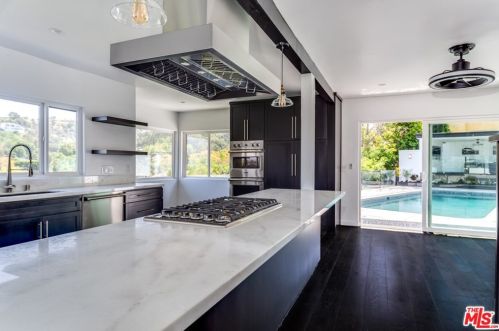 4060 Camino De La Cumbre, Van Nuys CA  91423-4522 exterior