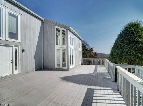 4 Jenny Jump Ct, Flemington, NJ 08822-5510