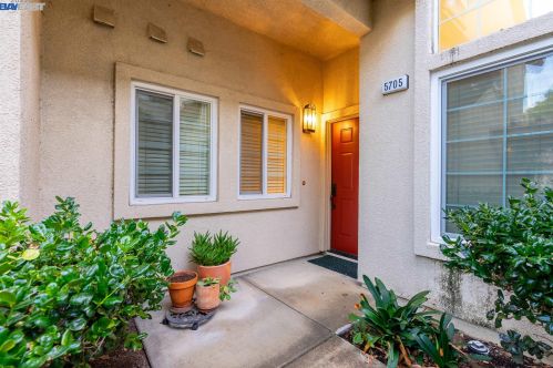 5705 Belleza Dr, Pleasanton, CA 94588-4096