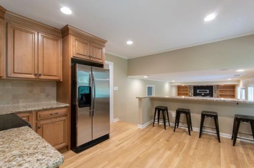 6769 Lockridge Dr, Atlanta GA  30360-1555 exterior