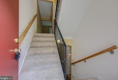 11024 Saffold Way, Herndon, VA 20190-3801