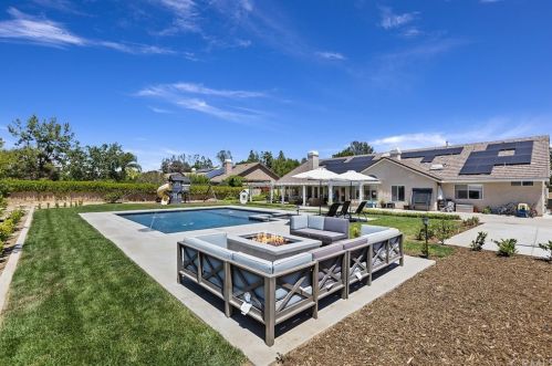 7539 Whitegate Ave, Riverside CA  92506-5455 exterior