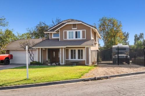 5585 Northwood Dr, Riverside, CA 92509-7312