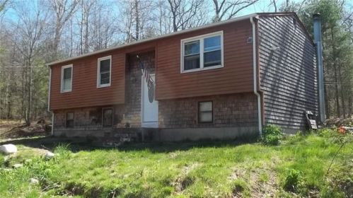 486 Lewis Farm Rd, Coventry, RI 02827-2008