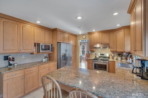 40 Lavender Dr, Princeton NJ  08540-9448 exterior