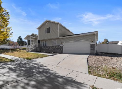 6834 High Bluff Dr, Taylorsville, UT 84081-3419
