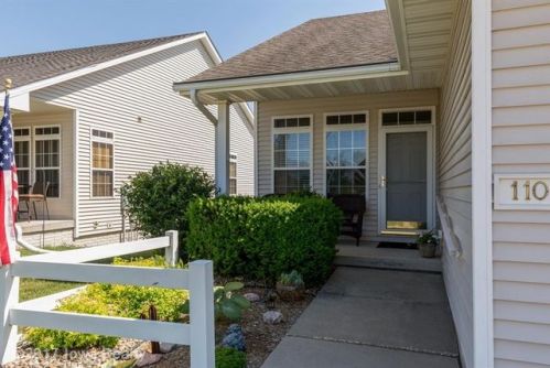 110 Sunrise Dr, Waukee, IA 50263-9643