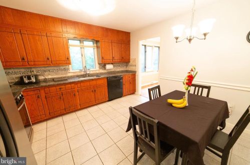 102 Suncrest Rd, Lancaster PA  17601-4834 exterior