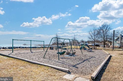 1176 Spruce Ave, Shady Side MD 20764-9562 exterior