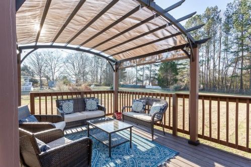165 White Acres Dr, Stockbridge GA  30281-2261 exterior