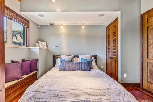 4140 Black Pt Rd, Honolulu HI  96816-4846 exterior