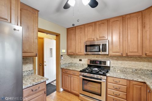 6800 Oakton Ct, Niles IL  60714-3013 exterior