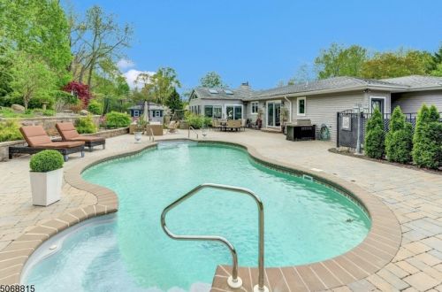 35 Copley Ct, Paterson, NJ 07508-2779