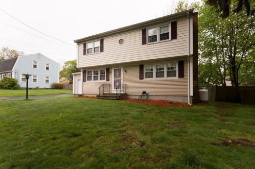 30 Maple St, Warren, RI 02885-4103