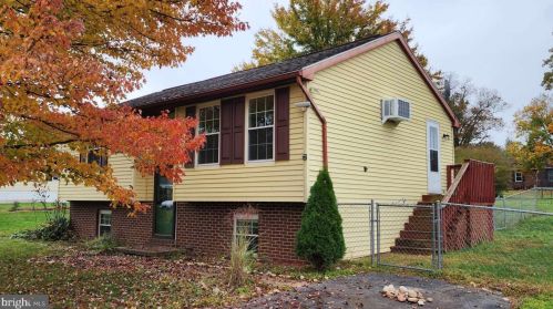 2498 Manor Rd, York, PA 17408-4105