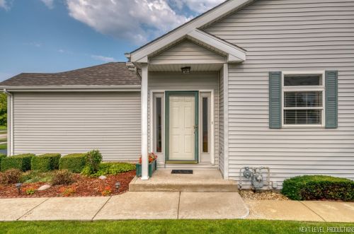 606 Chestnut Dr, Oswego, IL 60543-9831
