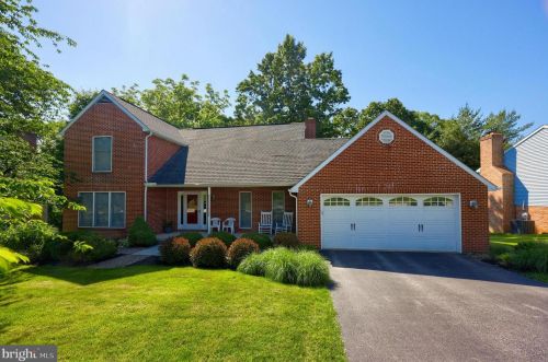 1973 Vicki Dr, York, PA 17403-4260