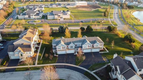 933 Emerald Dr, Pingree Grove IL  60140-9112 exterior