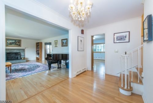 27 Fairfield Dr, Morristown, NJ 07960-6142