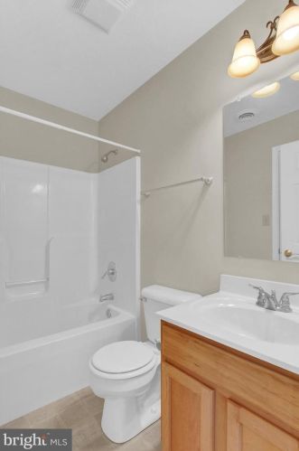 32 Moul Ave, Hanover PA 17331-2080 exterior