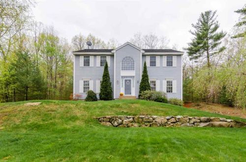 46 Laurel Crest Dr, Brookline, NH 03033-2138