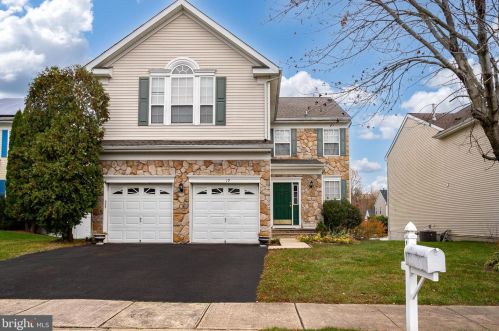 19 Coventry Ter, Columbus, NJ 08022-2347
