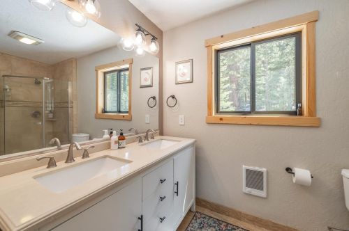 10425 Martis Valley Rd, Truckee CA  96161-2015 exterior