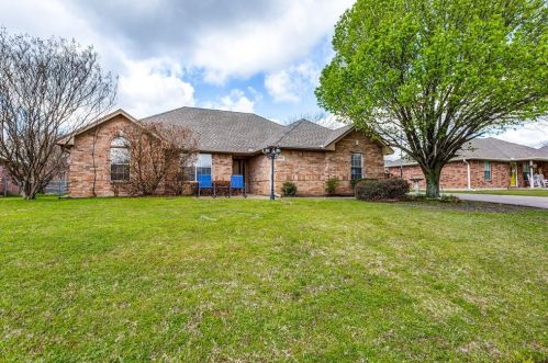 2207 Albert Broadfoot St, Bonham, TX 75418-2322