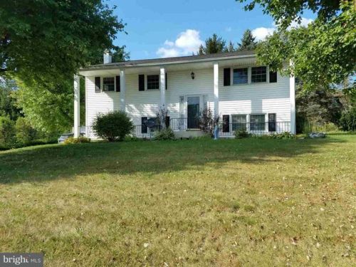 239 Myrtle Dr, Harrisburg, PA 17112-9367