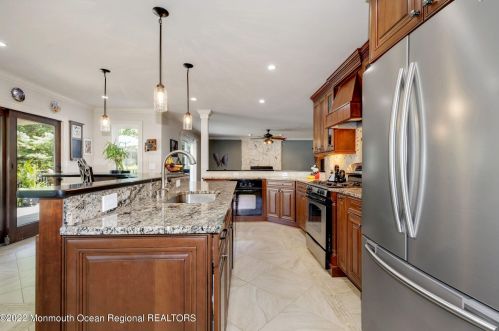 3 Princeton Ct, Tinton Falls NJ 07702-4055 exterior