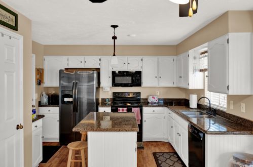 9242 Targhee Dr, Taylorsville UT 84088-6360 exterior