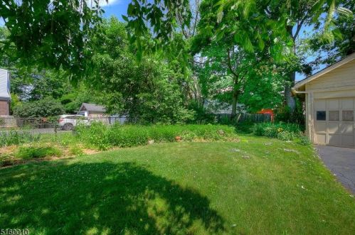 77 Hillcrest Rd, Maplewood NJ  07040-1605 exterior