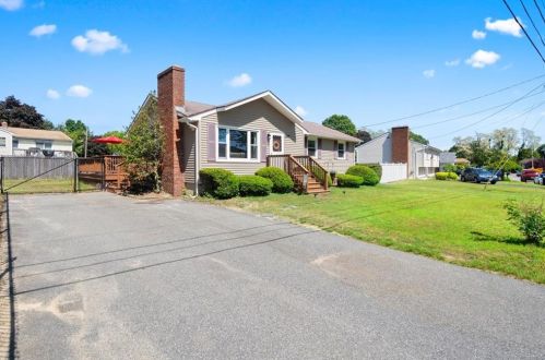 59 Glen Meadows Ct, Warwick, RI 02889-3111