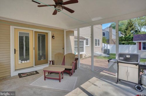 202 Suncrest Rd, Lancaster PA  17601-4835 exterior