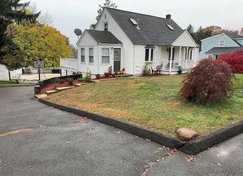 61 Cedar Ln, Wallingford, CT 06492-3101