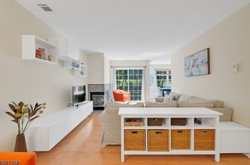 6 Brookline Ct, Princeton NJ  08540-1741 exterior