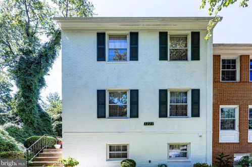 3229 Viscount Ct, Annandale, VA 22003-1145