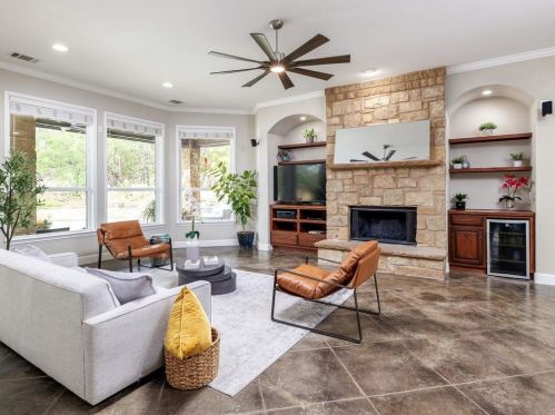 670 Heather Hills Dr, Mount Sharp, TX 78620-3248