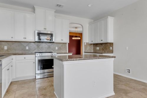 233 Connor Elkins Dr, Uhland, TX 78640-6303