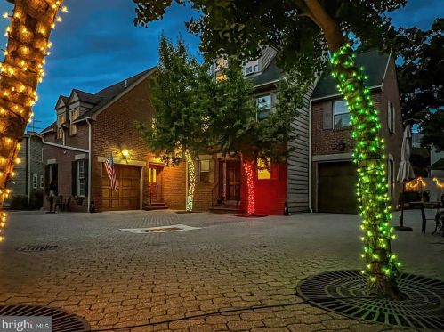 4 Firestone Ct, Princeton NJ  08540-5220 exterior