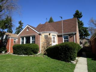 5342 Grove St, Skokie, IL 60077-1545