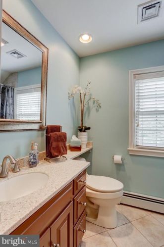 1321 Cheves Pl, Lancaster PA  17603-4943 exterior