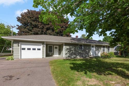 419 Elm St, Laconia, NH 03246-2351