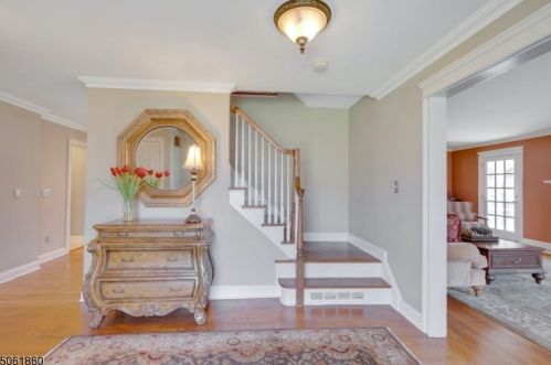 8 Clydesdale Rd, Scotch Plains, NJ 07076-2410