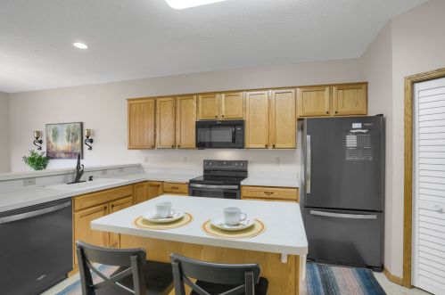 1901 Bluestem Ln, Saint Paul MN  55126-5018 exterior