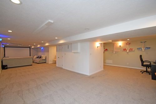 9655 Fallsridge Ct, Cincinnati OH 45231-2885 exterior